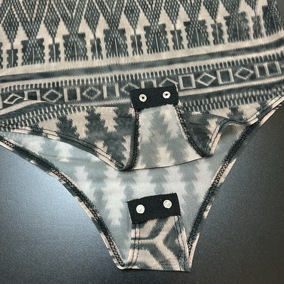 Nylon Apparel Southwest Aztec Print Mesh Sheer Bodysuit Mock Neck Medium - Picture 4 of 12